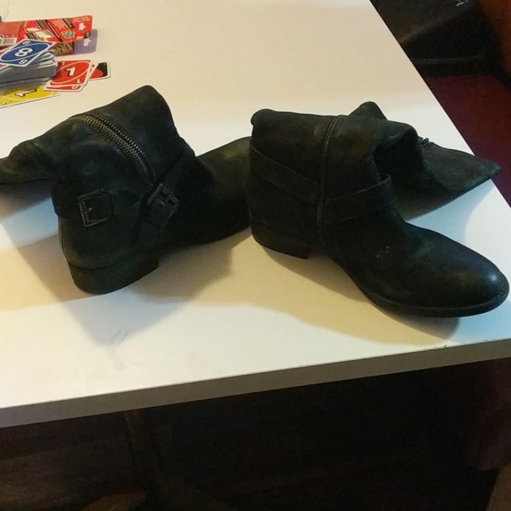 8.5 Sinclair zip up boots